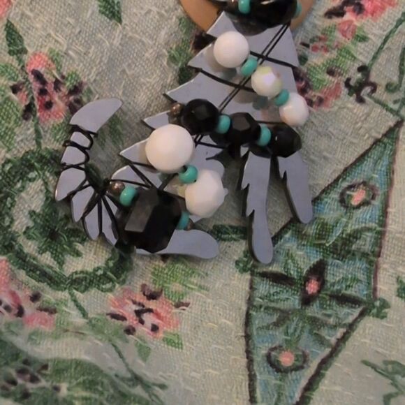 Vintage Liz Tech artist howling wolf  metal, wood & bead brooch pin southwestern - Picture 4 of 5